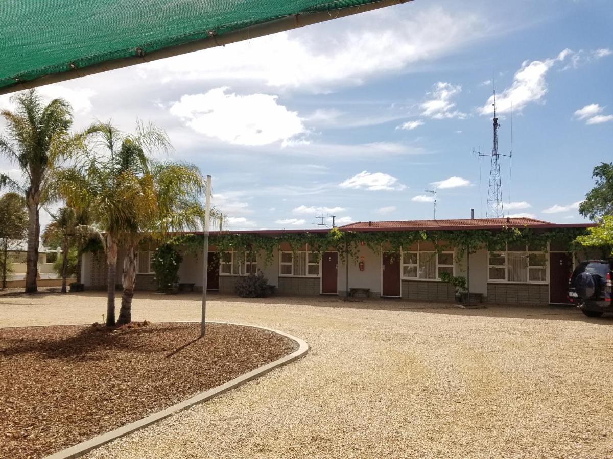 Glossop Motel Winkie Экстерьер фото