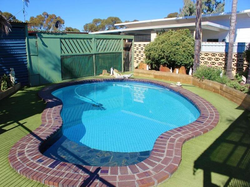 Glossop Motel Winkie Экстерьер фото