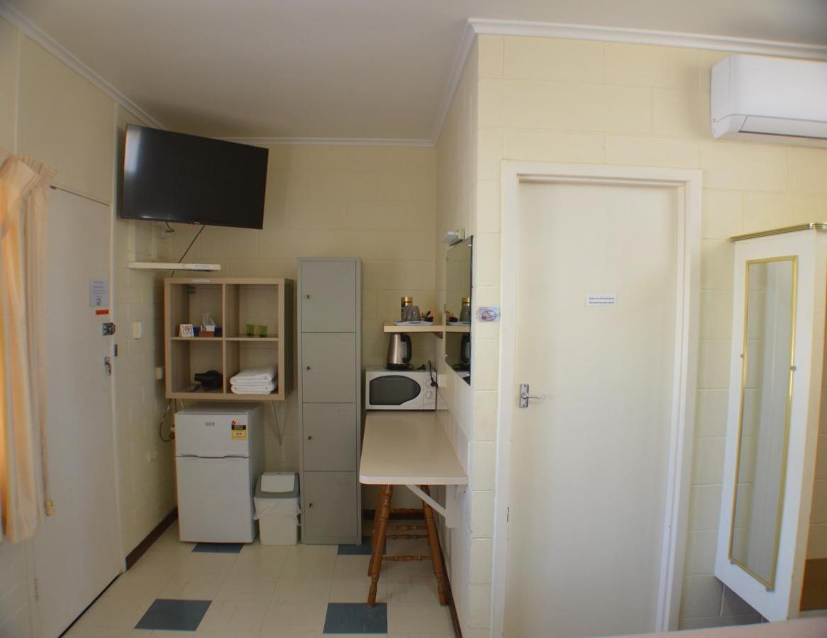 Glossop Motel Winkie Экстерьер фото