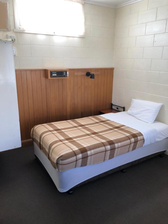 Glossop Motel Winkie Экстерьер фото