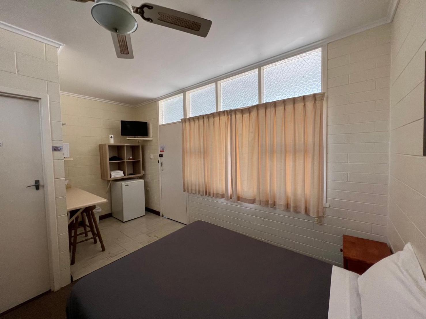 Glossop Motel Winkie Экстерьер фото