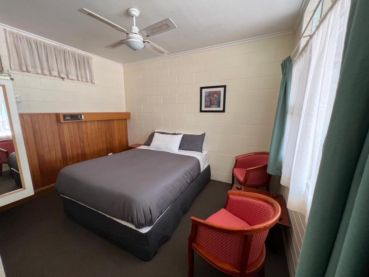 Glossop Motel Winkie Экстерьер фото